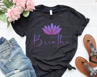 Breathe Shirt, Meditation Shirt für sie, Yoga Breathe Tshirt, Yoga Shirt für sie, Lotus Blume, Geschenk für Yogi, Meditate T-Shirt, Inhale Ausatmen