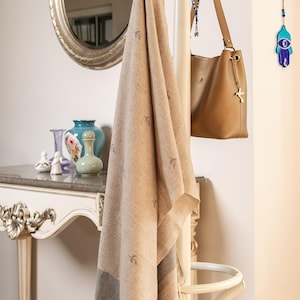 Unique HANDLOOMED Pure Wool Grey Throw Blanket Shawl Pashmina Distinct Touch and Feel