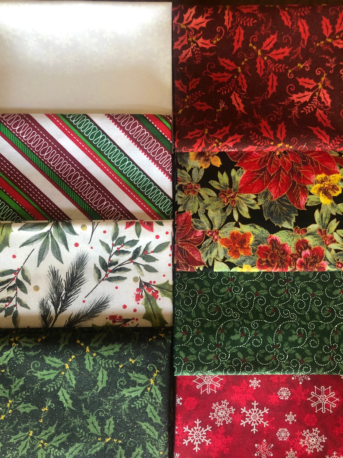 Christmas Fat Quarter Bundle Traditional Poinsettia - 8 Prints 2 Yards ...