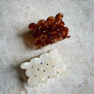 Biscuit Hair Claw Clip – Cookie-Inspired Kawaii Hair Accessory, Sweet Aesthetic Gift for Her, Cute Hair Clip for Girls, Gift for Kids