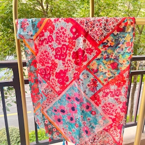 Boho Blumen Schal: Leichte Baumwoll-Leinen-Musselin mit handgefertigten Quasten