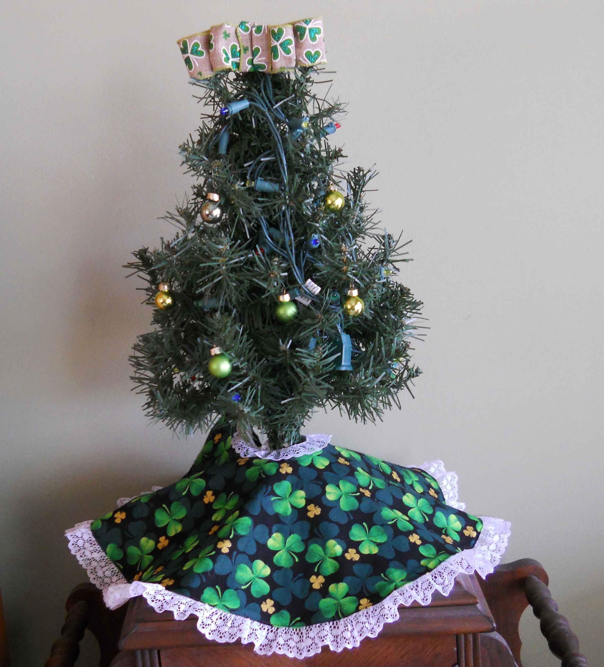 18 Tree Skirt 