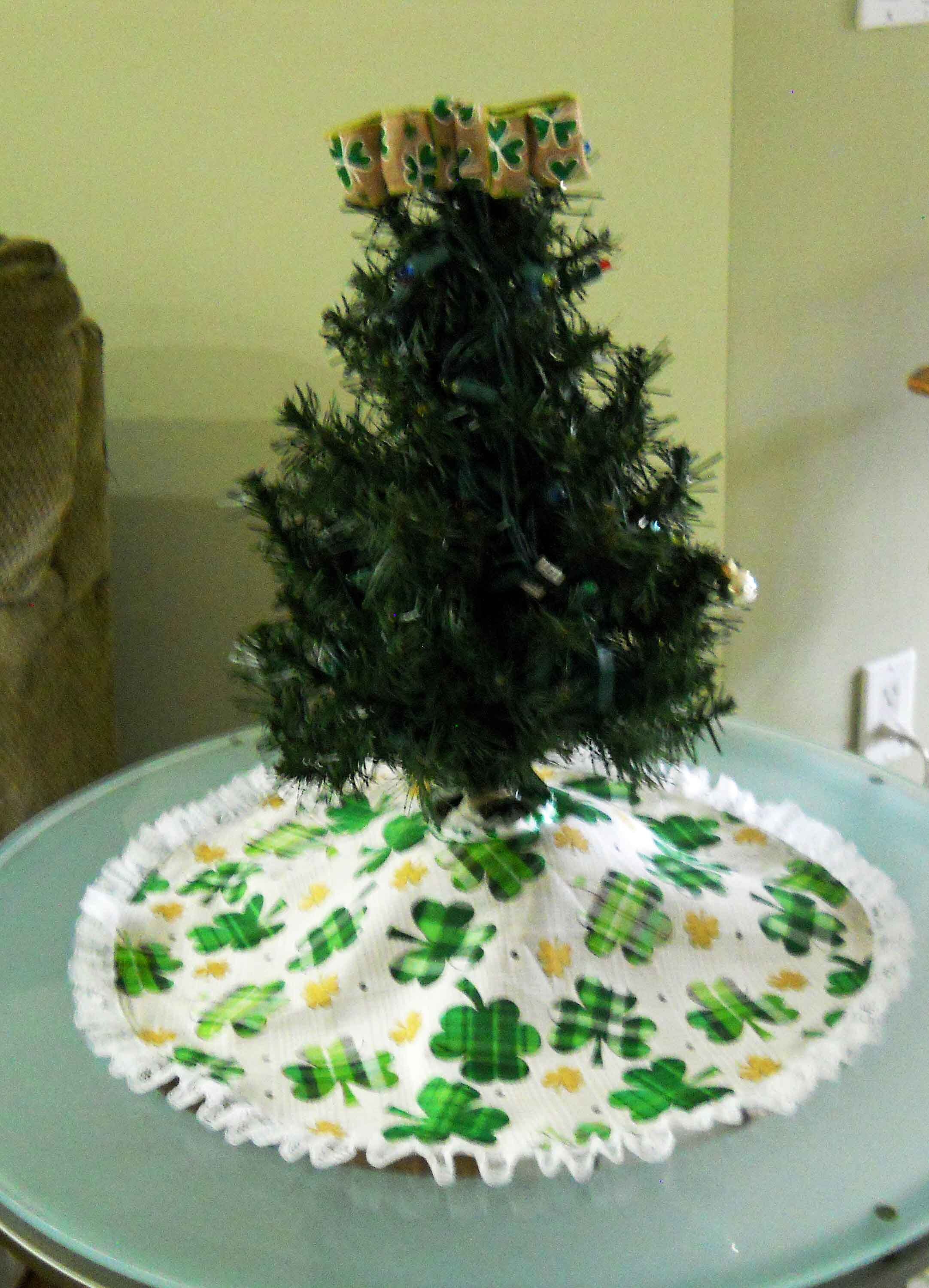 18 Tree Skirt 
