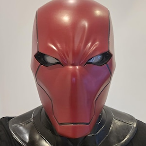 Life-Size “Red Hood” Jason Todd Helmet  - 3D Printed & Hand Painted with LED lights–  Cosplay Prop – LED® Eyes – DECL3DCreation Italy