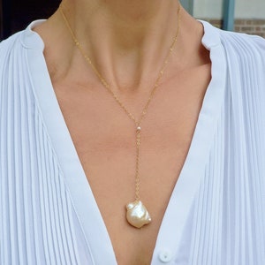 Dainty Baroque Pearl Lariat, Minimal Gold Y Necklace, June Birthstone, Bridal Pearl Drop, Gift for Her image 3