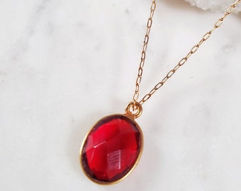 Collar pequeño de cuarzo granate rojo. Colgante de cuarzo granate. Collar minimalista de piedras preciosas rojas. Piedra natal de enero.