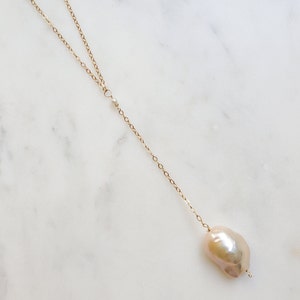 Dainty Baroque Pearl Lariat, Minimal Gold Y Necklace, June Birthstone, Bridal Pearl Drop, Gift for Her image 4