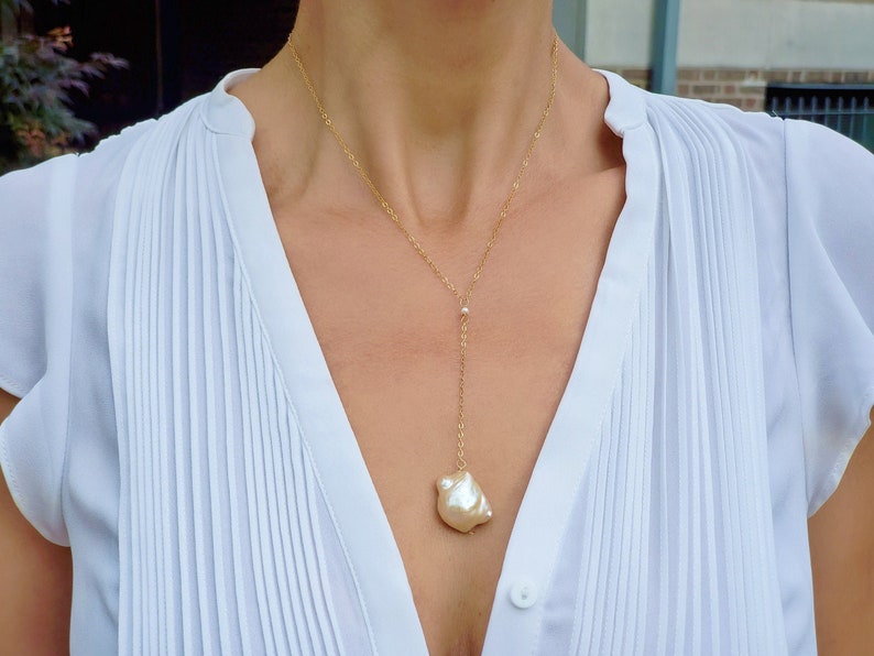Dainty Baroque Pearl Lariat, Minimal Gold Y Necklace, June Birthstone, Bridal Pearl Drop, Gift for Her image 3