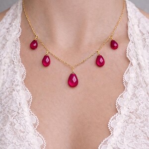 Collar con colgante de rubí natural en forma de lágrima, oro de 14k o plata - Estación de caída de rubí, regalo de piedra natal de julio, joyería con colgante de rubí auténtico