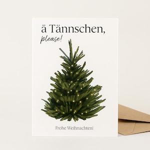 Könnte beinhalten: Eine Weihnachtskarte mit einer Aquarellillustration eines grünen Weihnachtsbaums, der mit kleinen, leuchtenden Lichtern geschmückt ist. Die Karte trägt oben den Text "ä Tännschen, please!" und unten "Frohe Weihnachten!".