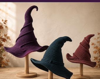 Puede incluir: Tres sombreros de bruja de ganchillo en morado, verde azulado oscuro y granate, cada uno con una textura en espiral y una corona puntiaguda. Los sombreros están sobre soportes de madera. El texto CROCHET WITCH HAT TRIO 3 ADULT PATTERNS | PDF BUNDLE es visible.