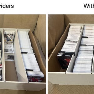 Puede incluir: Dos vistas de una caja de almacenamiento de cart&oacute;n blanco llena de montones de cartas. La imagen de la izquierda muestra la caja sin divisores, mientras que la imagen de la derecha muestra la caja con divisores negros. Las cartas son de varios tama&ntilde;os y dise&ntilde;os.