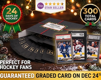 Puede incluir: Un set de calendario de adviento de hockey con 24 sobres negros con números dorados, una caja negra etiquetada JTRCardz y tres tarjetas de hockey graduadas de Auston Matthews, Cale Makar y Connor McDavid, con un total de 300 tarjetas.