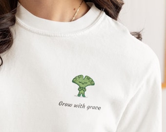 Camiseta con bordado de hoja de ginkgo, camiseta minimalista de ginkgo biloba, camiseta con bordado pequeño para mujer, camiseta sutil inspirada en la naturaleza, camiseta para amantes de las plantas.