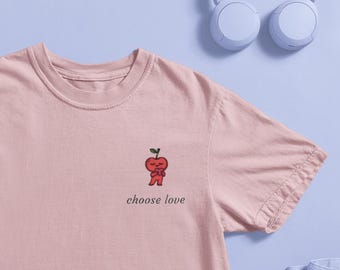 Camiseta botánica bordada, camiseta minimalista, camiseta con estética natural, camiseta para amantes de las plantas, diseño pequeño.
