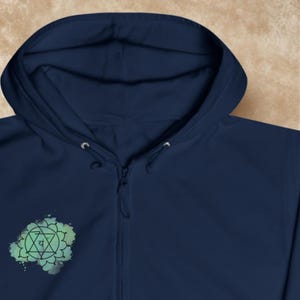 Sudadera unisex con capucha y cremallera con diseño de chakra del corazón y mandala de geometría sagrada imagen 11