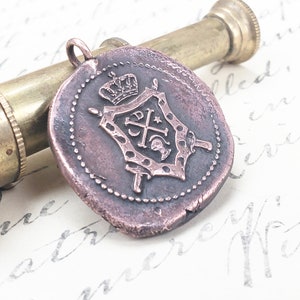 Armorial Heraldic Crest Antique Wax Seal Pendant, Wax Seal Jewelry, Motto Jewelry, Crest Necklace, Coat of Arms Family Logo Motto Talisman