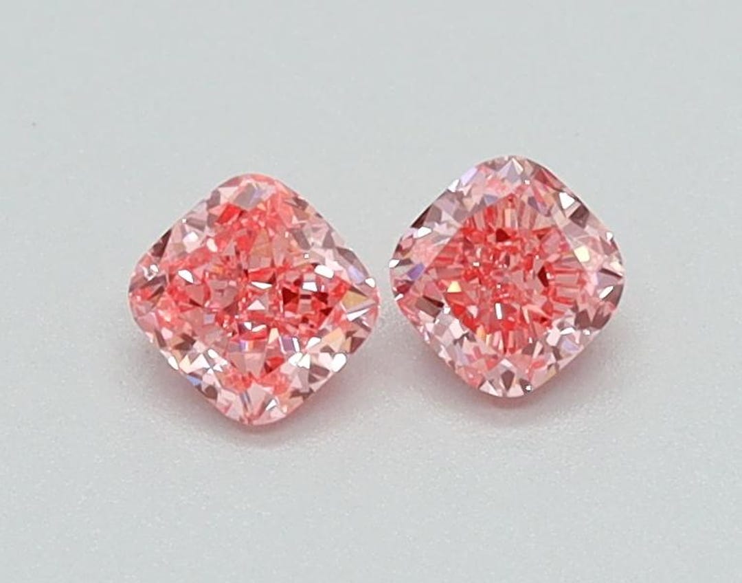 2.00ctと3.00ct PINK クッションカットラボグロウンダイヤモンド