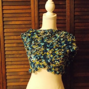 Isobel&#39;s Antique Lace shawlette in Sharkbite