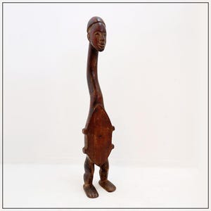 Traditionelle Skulptur aus der Demokratischen Republik Kongo