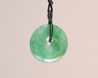 Ciondolo a disco in giada verde imperiale / Disco rotondo verde e marrone / Simbolo di pace e armonia / Collana con pietra preziosa naturale / Regalo per lui
