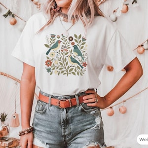 Tiere Vogel Cottagecore Birds and Flowers Shirt, Folk Art Scandi Art T Shirt, Vögel Blumen Shirt , Bird Gifts, Flower Gift, Gift For Her