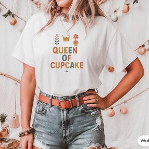 Camiseta de la reina de los cupcakes, camiseta divertida, camiseta de la reina de los cupcakes, camiseta, camiseta de profesión floral, regalo, camiseta de agradecimiento, galleta