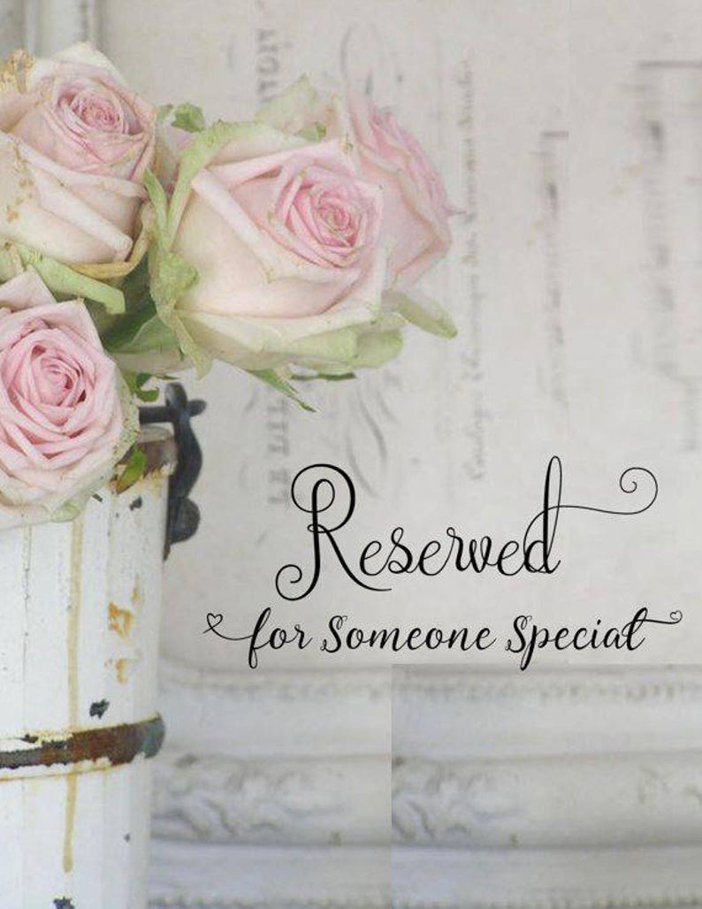 Op de afbeelding: Een boeket lichtroze rozen in een verweerde witte metalen emmer met roestaccenten. De tekst "Reserved for Someone Special" staat in zwarte cursieve letters op een lichte, vintage-achtige achtergrond met vaag, onleesbaar handschrift.