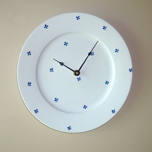 10.5 Inch Blue Floral Porcelain Plate Clock: Silent Kitchen Decor - Item 3332