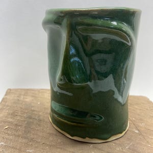 FACES05 – Faces Series Plant Pot 05 – Stoic Tall Green Plant Pot