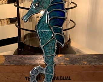 Seahorse ornament with chain and glass beads 6 x 3