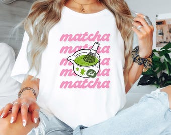 Koszulka Matcha Club | Koszulka z grafiką dla miłośników herbaty | Urocza koszulka Matcha dla kobiet | Estetyczna koszulka Cafe | Różowa koszulka dla miłośników Matcha