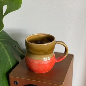 Handgetöpferte Keramiktasse