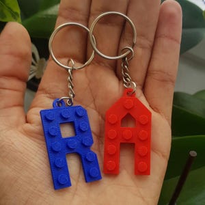 Recuerdos de fiesta de cumpleaños infantiles, llavero personalizado con letra inspirada en Lego, regalo de cumpleaños, bolsas de fiesta, mochila escolar para niños