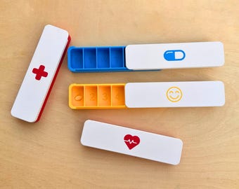 Pastillero de 7 días, organizador de medicamentos con número o letra de día, pastillero grande, caja de medicamentos, pastillero para llevar.