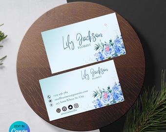 Tarjeta de presentación elegante con acuarela floral, personalizable, azul y moderna.