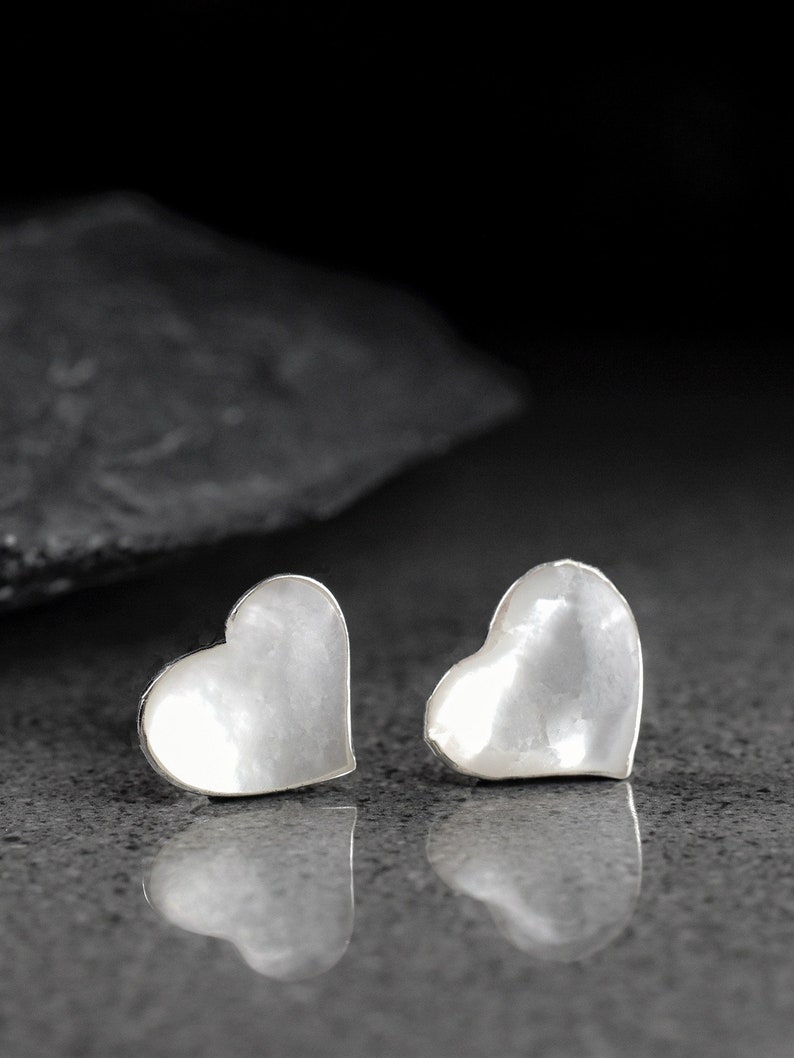 Heart Shape Earrings with Mother Of Pearl Gem Iridescent Stud Dainty Earrings Trendy Romantic Jewelry Wedding Bridesmaid Proposal zdjęcie 7