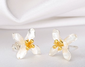 Lilly Dainty Ear Studs - 925 Sterling Silver Floral Botanical Garden Lovers Lillies Earrings - Elegant Unique Luxury Gold Plated Jewelry