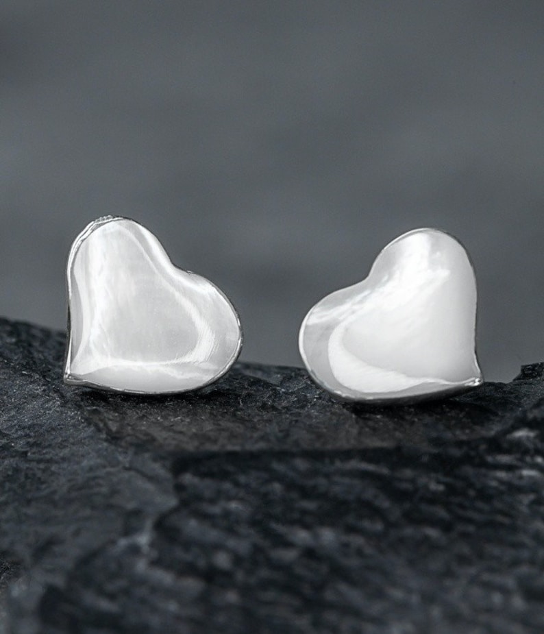 Heart Shape Earrings with Mother Of Pearl Gem Iridescent Stud Dainty Earrings Trendy Romantic Jewelry Wedding Bridesmaid Proposal zdjęcie 4