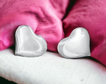 Pendientes en forma de corazón con gema de nácar - Pendientes delicados de perno iridiscente - Joyería romántica de moda - Propuesta de dama de honor de boda