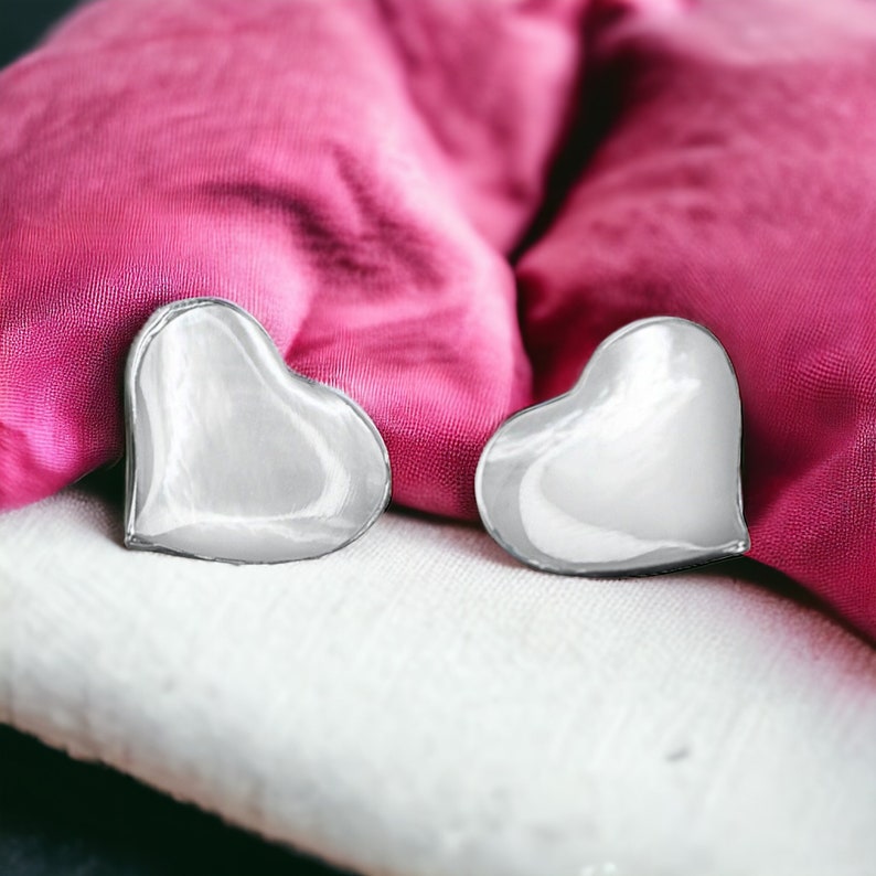 Heart Shape Earrings with Mother Of Pearl Gem Iridescent Stud Dainty Earrings Trendy Romantic Jewelry Wedding Bridesmaid Proposal zdjęcie 1