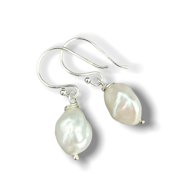 Pendientes de perlas de agua dulce - Joyería nupcial sofisticada de plata blanca - Pendientes barrocos colgantes delicados y delicados - Regalo del Día de la Madre