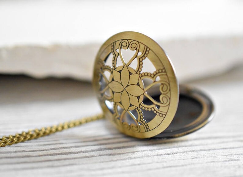 Casablanca Photo Locket Necklace VIK-105