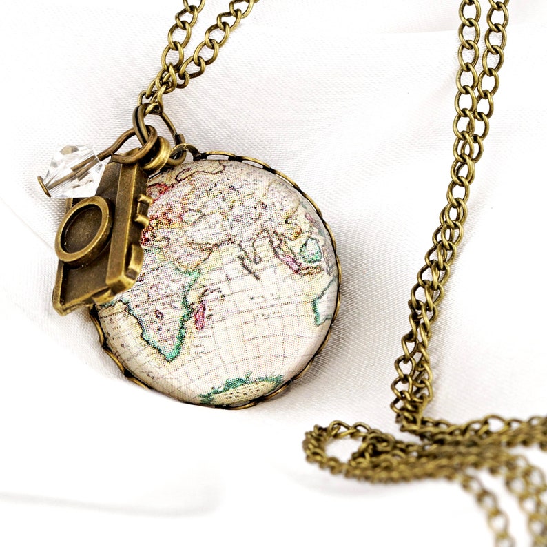 Grabado personalizado Mapa del mundo Globo Colgante Collar de estilo vintage Países trotamundos Encanto Regalo de mudanza de larga distancia Pasión por los viajes imagen 6