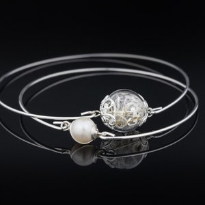 Bracelet jonc avec véritable charme de pissenlit - Ensemble de deux minces argent minimalistes délicats bracelet de superposition de bulles de verre graines de fleurs séchées