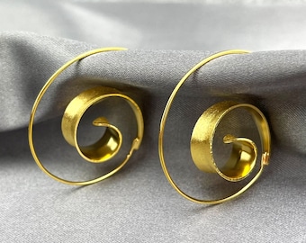 Boucles d’oreilles en spirale d’or - Hammered Hoop 925 Sterling Gold Plaqué Simplistic Casual Jewelry - Dangling Swirl Chunky Boucles d’oreilles - Cadeau de remise des diplômes