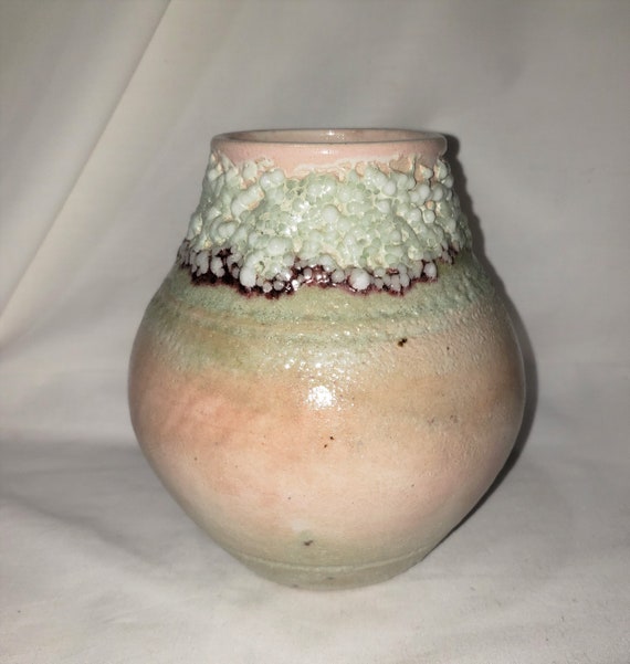 Vintage Mid-Century Petite Baby Pink Vase Vintage Mid-Century Petite Baby Pink Vase