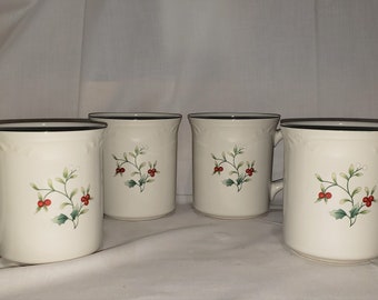 4 Pfaltzgraff Winterberry Christmas Grande Large Mugs