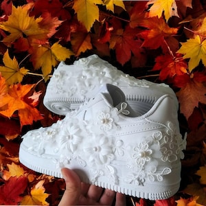 Bridal Air Force 1 Shoes Embroidered With Flowers, Pesonalized Wedding Bridal AF1 Sneakers, Custom Wedding Sneaker, Free Shipping