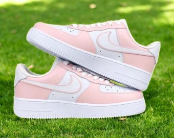 ピンクのエアフォース1シューズ（カスタムハンドペイント）、ピンクのAF1シューズ（カスタムハンドペイント）、AF1スニーカー（ハンドペイント）、送料無料